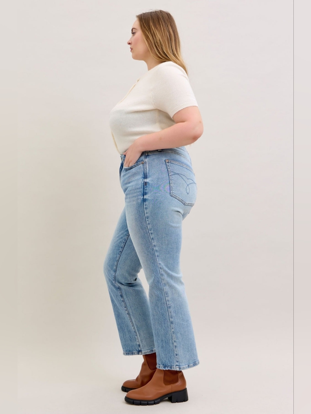 Judy Blue Mid Rise Rigid Magic Destroy Straight 14W Denim Jeans 881060